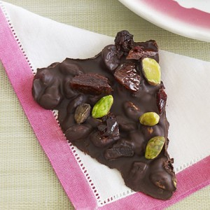 cherry-pistachio-chocolate-bark-hl-1940808-x